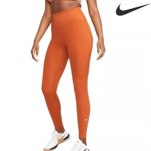 NWT! Nike One Women's Tight Fit Leggings Medium